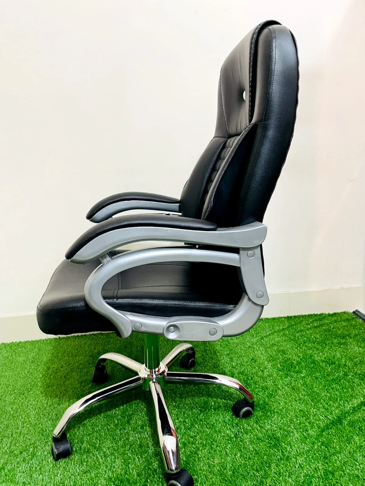 Premium Boss Office Chair – Model: RS-09 (SS Base) | Size: L - Image 3